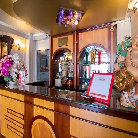 Tan Hoang Long Hotel Thành Pho Ho Chí Minh Esterno foto